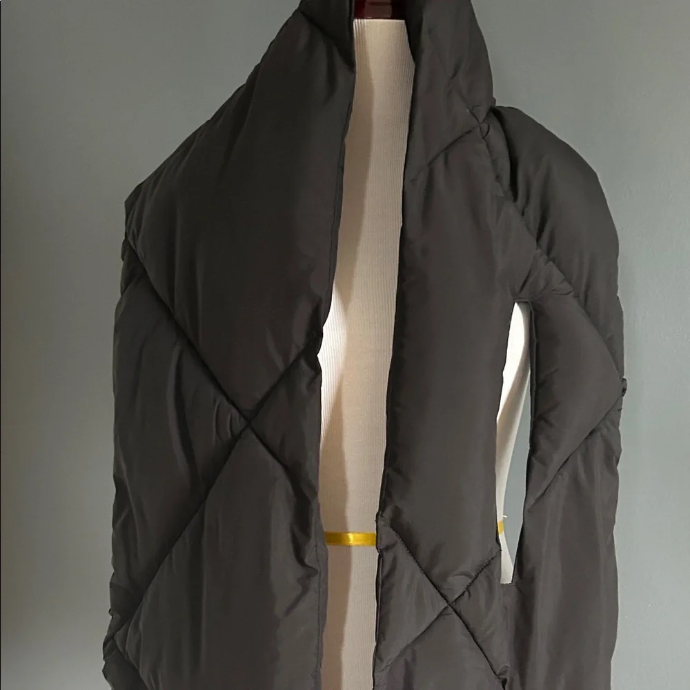 Black puffer quilted wrapped scarf - Picture 3 of 3